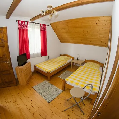 Hof Inn Yasinya