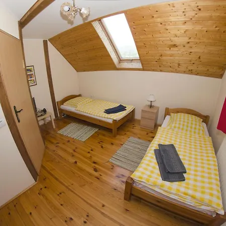 Hof Inn Yasinya
