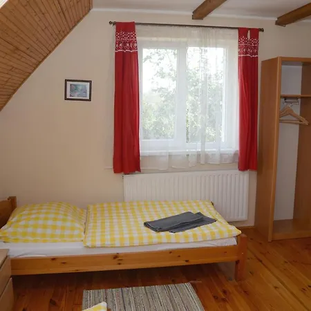 Hof Inn Yasinya