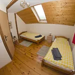 приватна гоф - гірський релакс Hof - Mountain Retreat & Near Dragobrat, Bukovel 宾馆 亚西尼亚