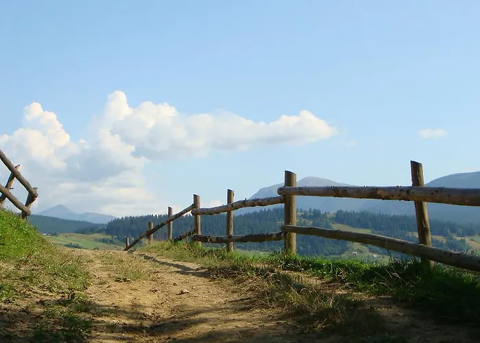 Inn приватна гоф - гірський релакс Hof - Mountain Retreat & Near Dragobrat, Bukovel Yasinya